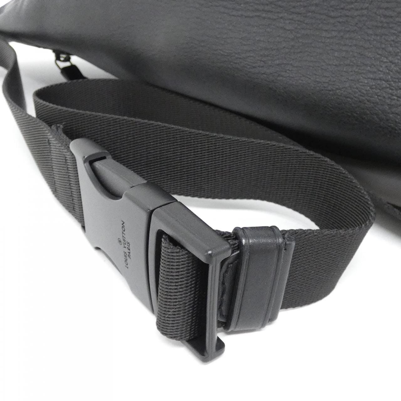 ルイヴィトン モノグラム シャドウ ディスカバリー バムバッグ M44388 ショルダーバッグ