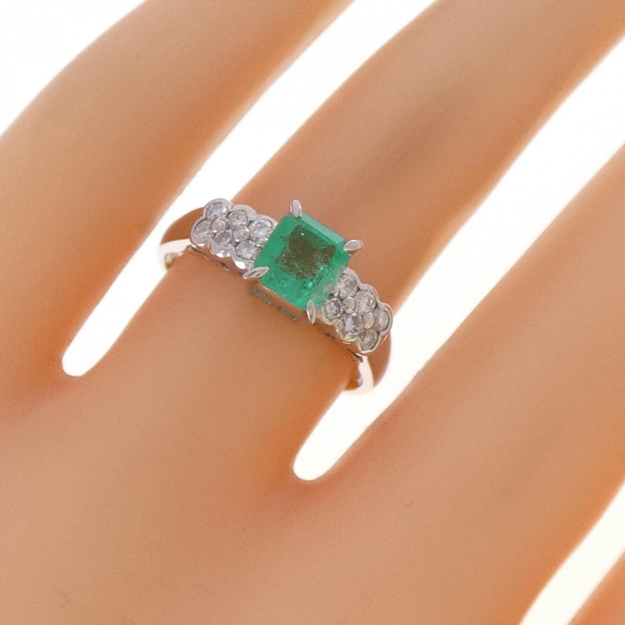 PT900 エメラルド リング 0.74CT