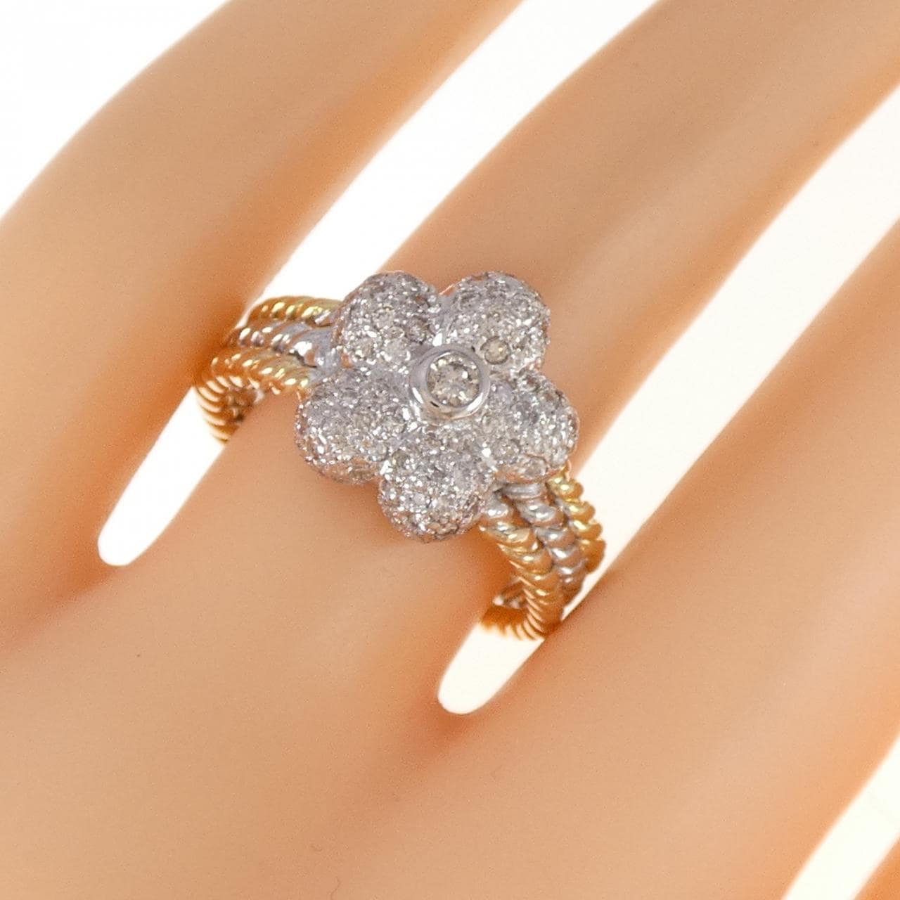 K18 three-color flower Diamond ring 0.56CT