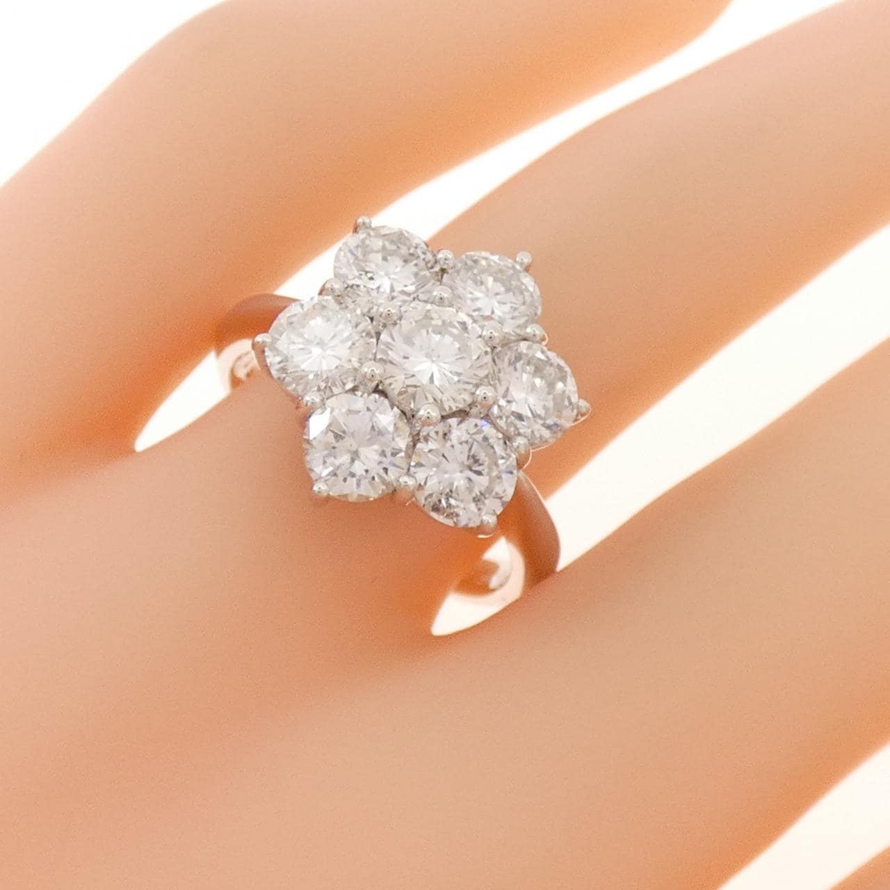 750WG フラワー ダイヤモンド リング 3.06CT