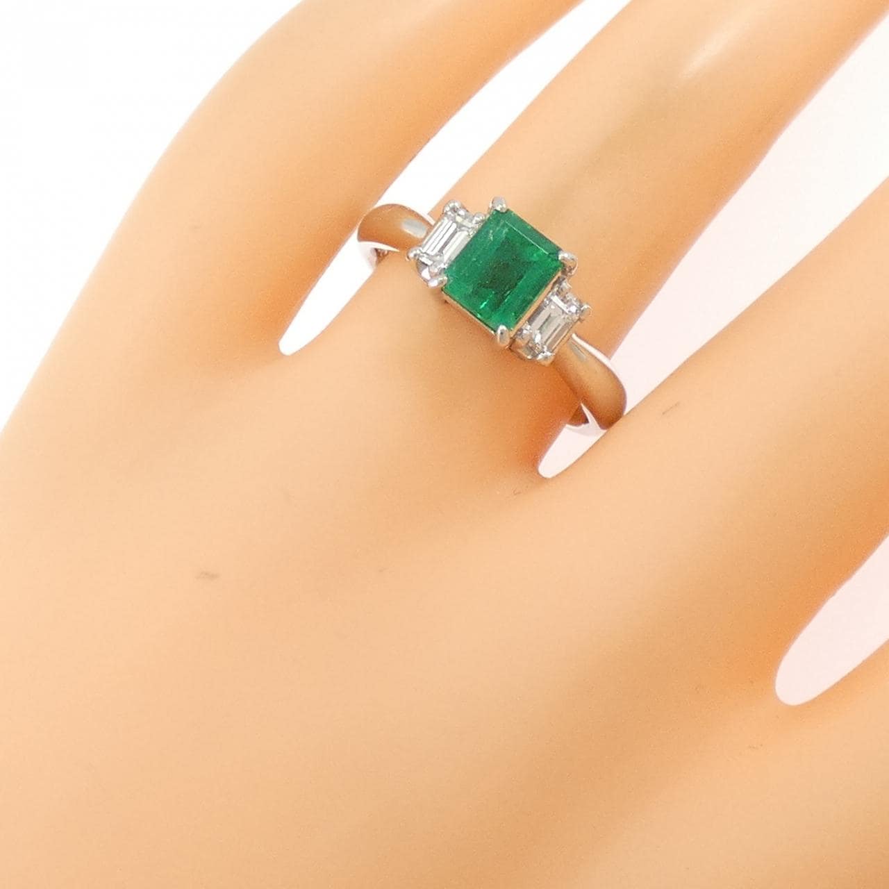 PT900 エメラルド リング 1.05CT