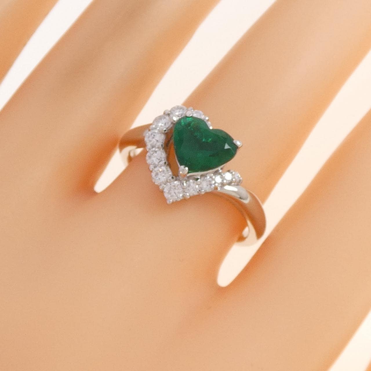 PT900 ハート エメラルド リング 1.17CT