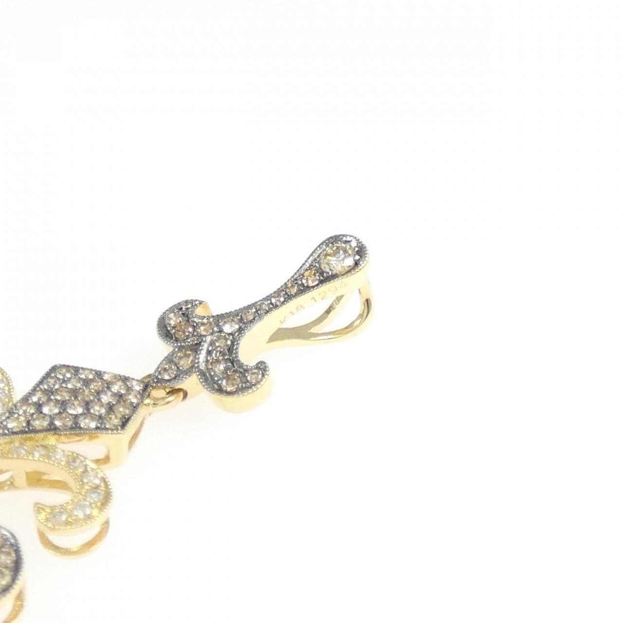 K18YG/K18BG クオーツ ペンダント 12.94CT