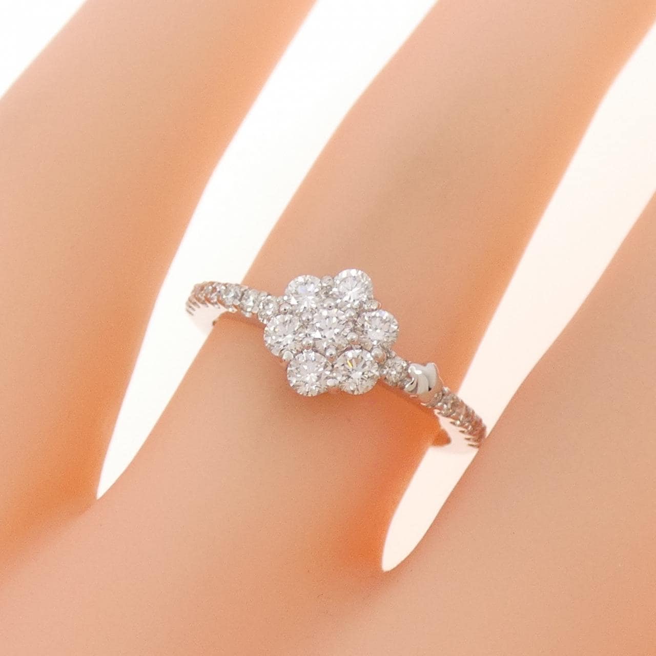 K18WG フラワー ダイヤモンド リング 0.50CT
