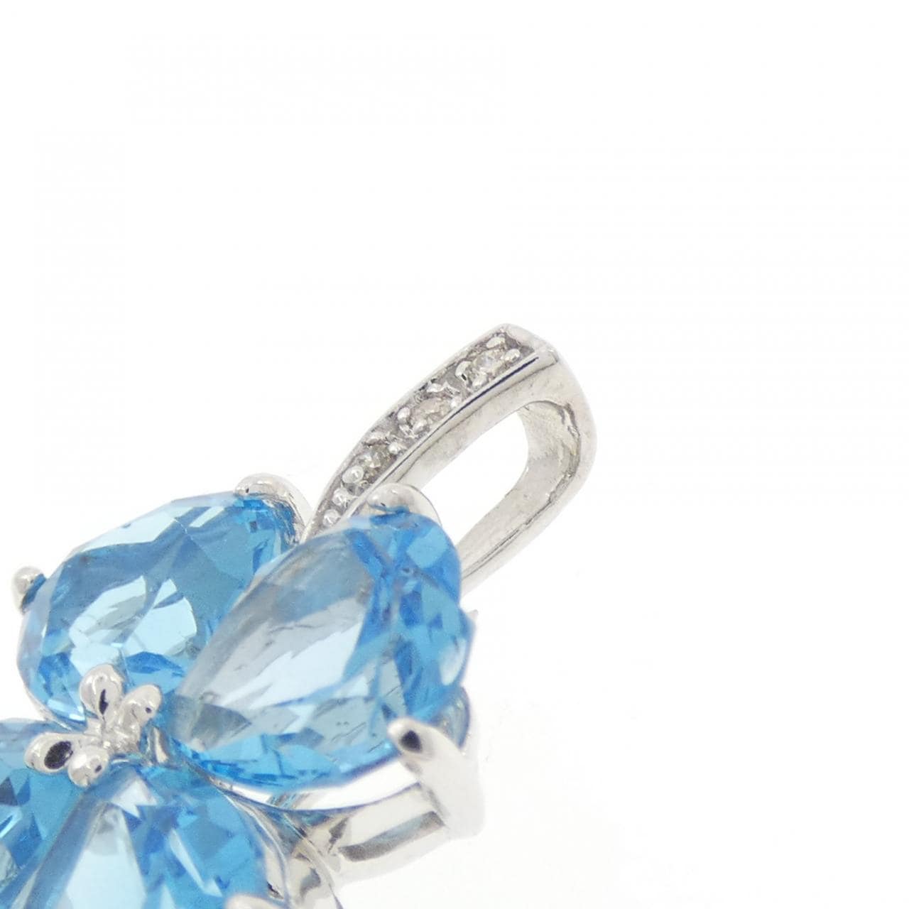 K18WG クローバー ブルートパーズ ペンダント 8.89CT