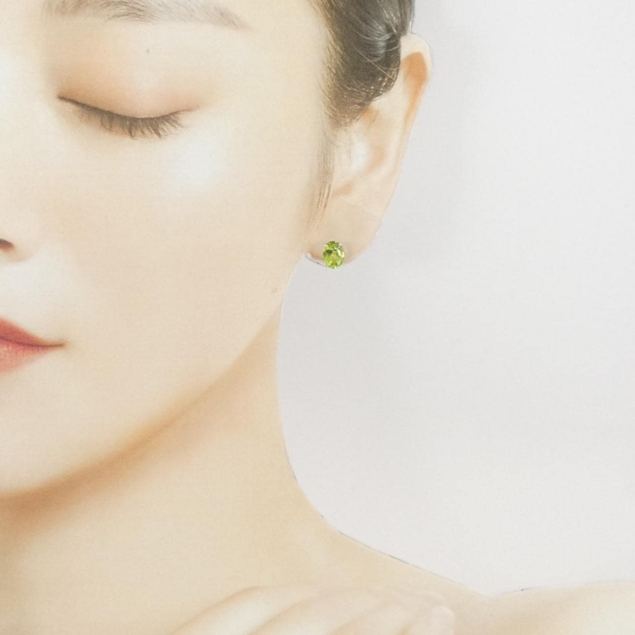 K18WG ペリドット ピアス 2.40CT