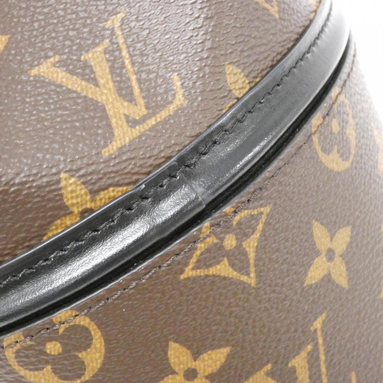 LOUIS VUITTON Monogram Kanoe M83480 单肩包