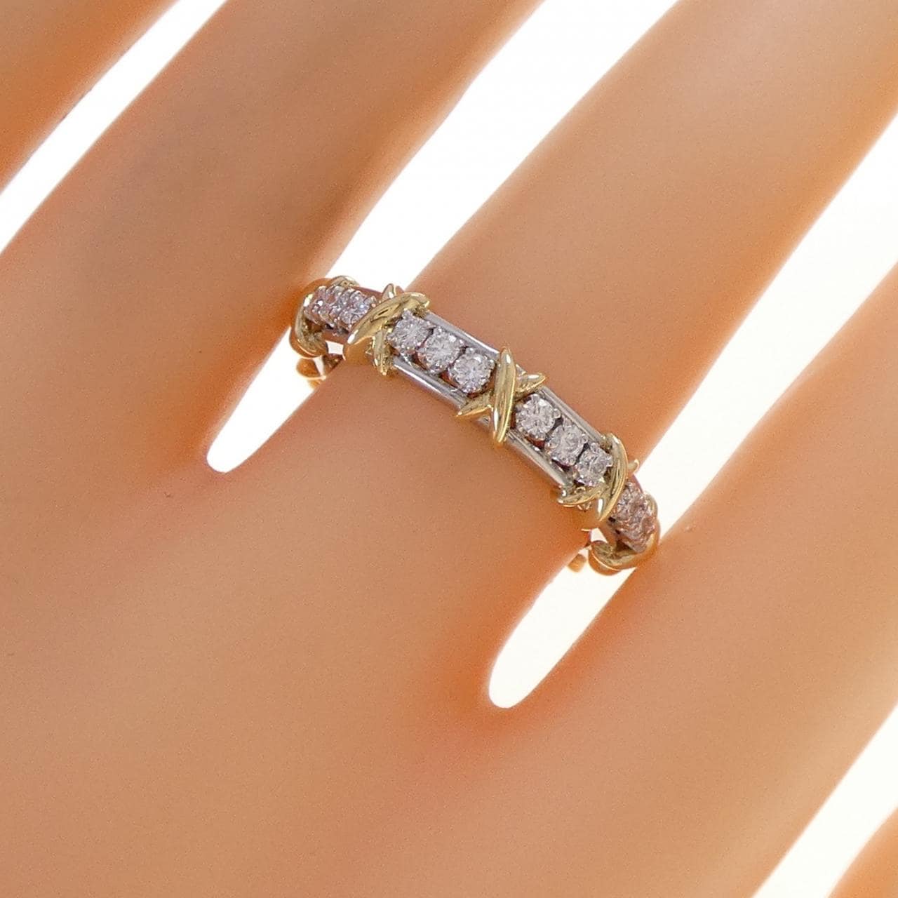 ティファニー 16ストーン ナロー リング 0.67CT