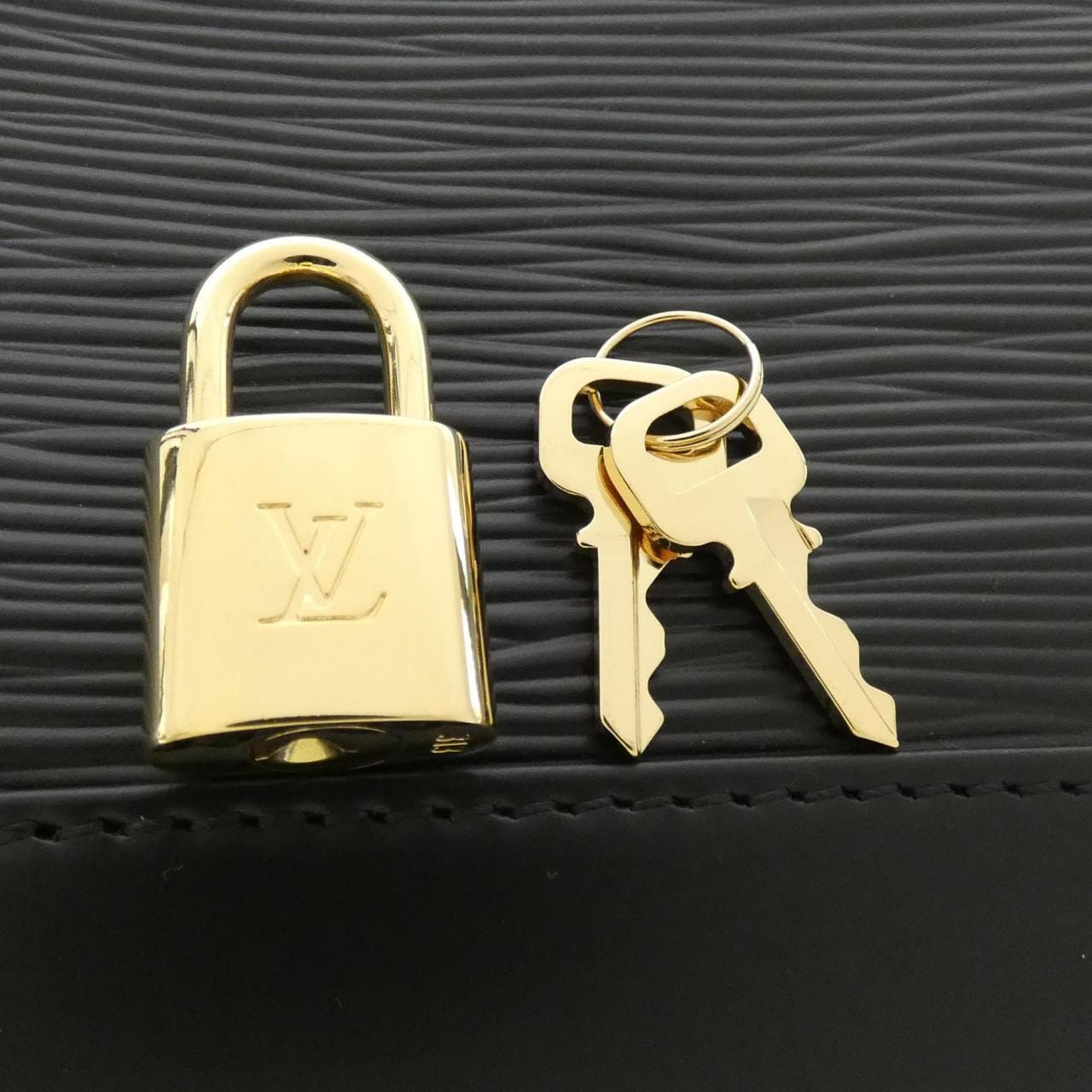 ルイヴィトン エピ(LV X TM) アルマBB M13670 バッグ