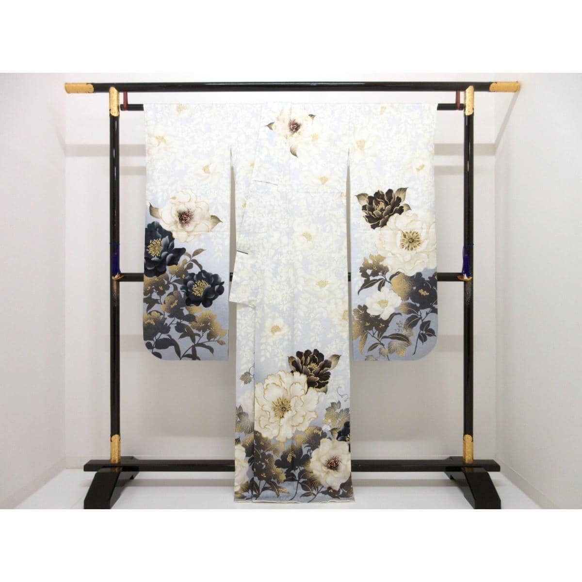 振袖　紅一点　玉城ティナ