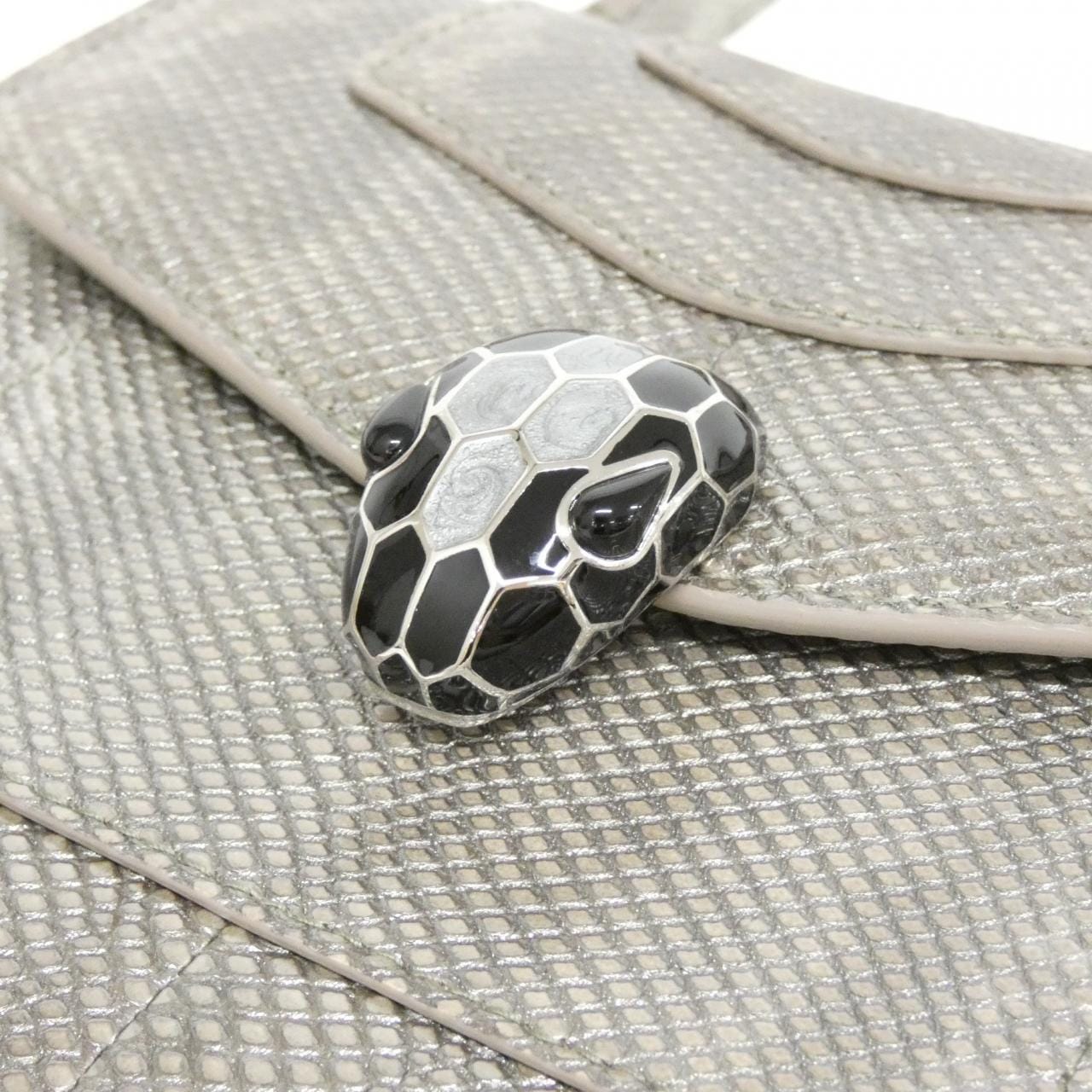 ブルガリ SERPENTI FOREVER バッグ