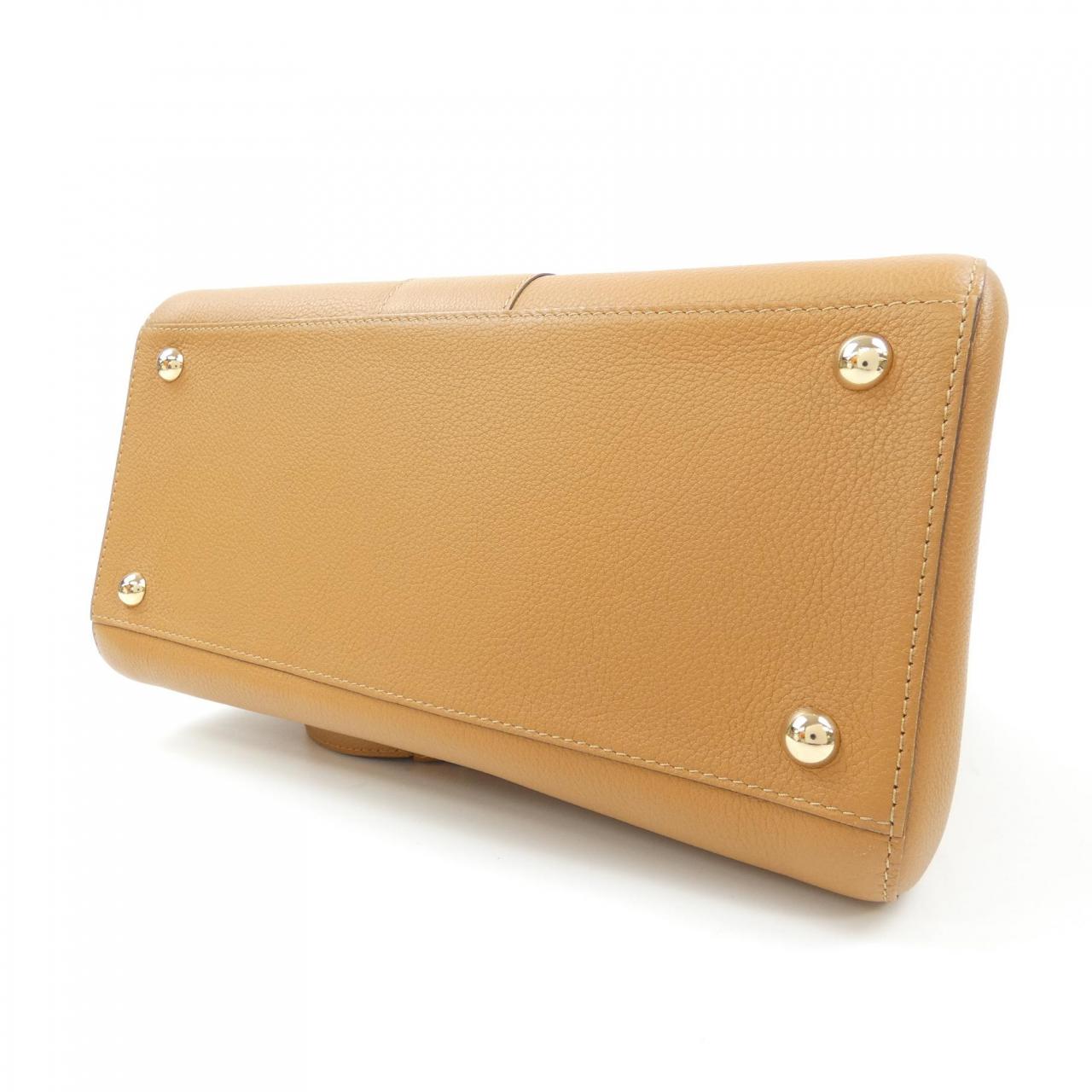 德爾沃DELVAUX