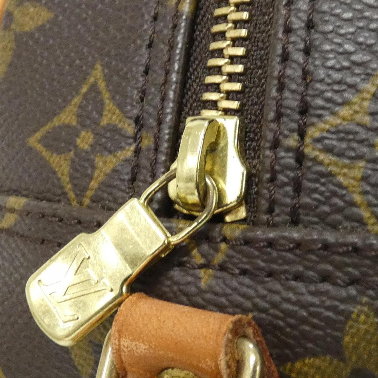 ルイヴィトン モノグラム ブロワ M51221 ショルダーバッグ