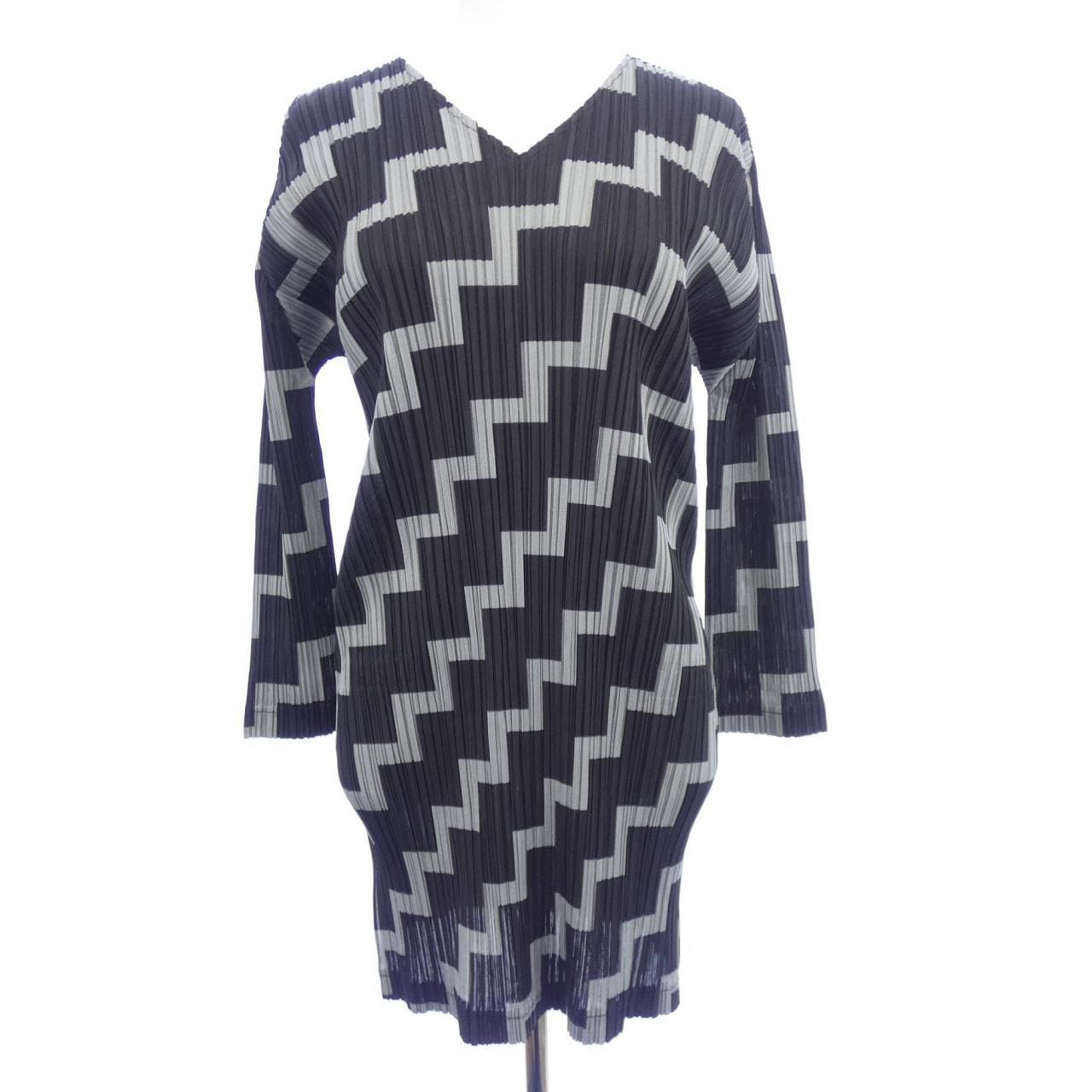 プリーツプリーズ PLEATS PLEASE 2017 幾何学 PP71-JT643 7571115 トップス