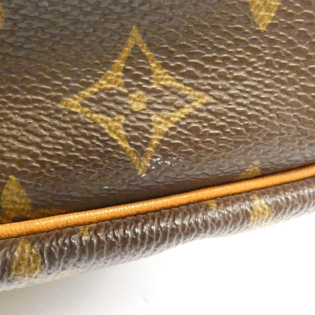 ルイヴィトン モノグラム ソミュール 30cm M42256 ショルダーバッグ