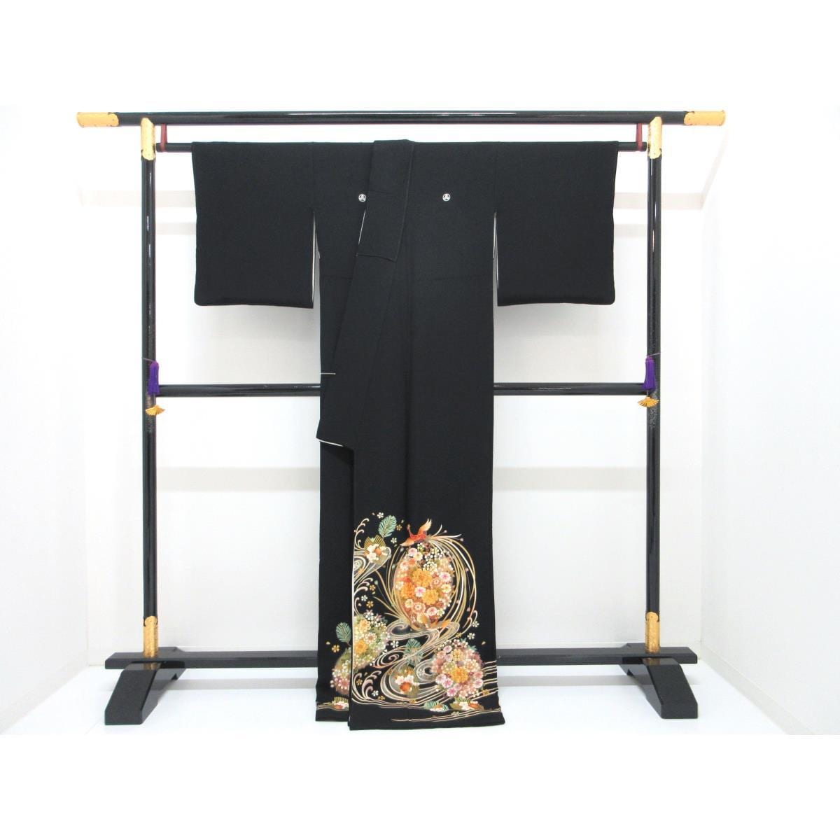 留袖　友禅金彩加工　刺繍入り　丸に三ツ柏