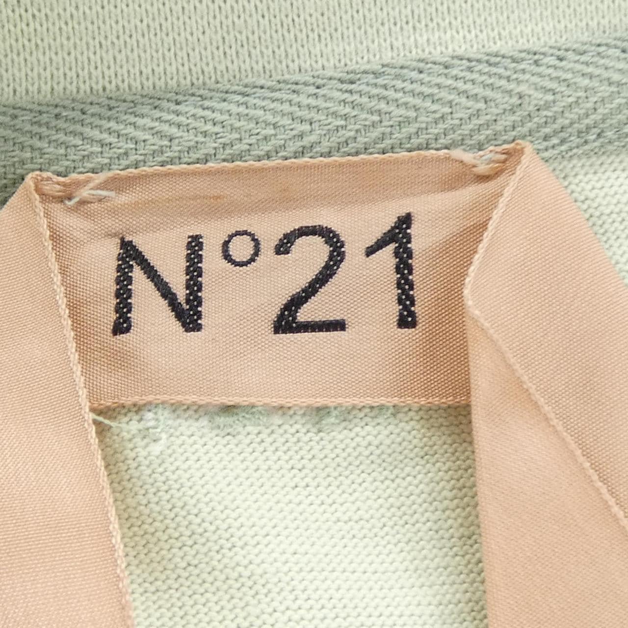 ヌメロヴェントゥーノ N°21 23FW-F021 トップス