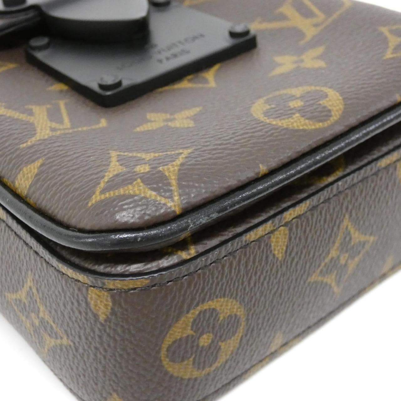 ルイヴィトン モノグラム マカサー Sロック ヴェルティカル ウエアラブル ウォレット M81522 ショルダーバッグ