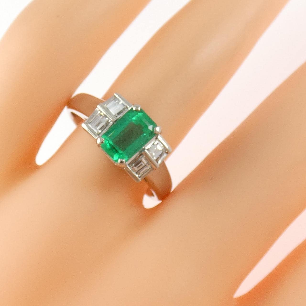 PT900 エメラルド リング 1.10CT