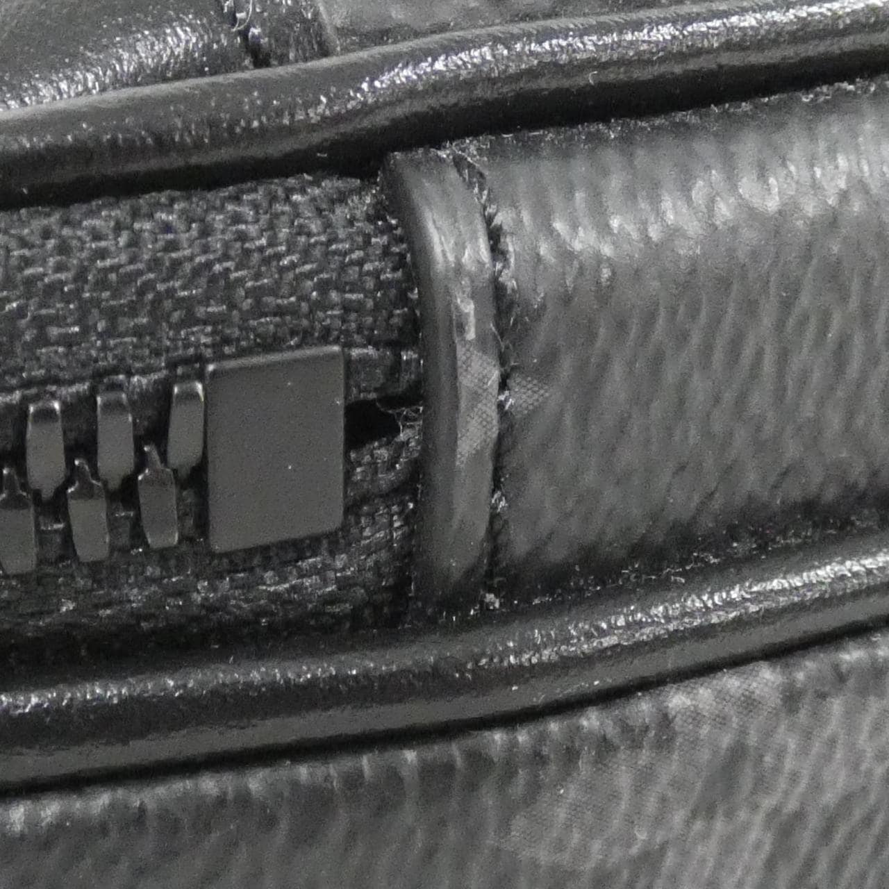 ルイヴィトン モノグラム エクリプス アルファ メッセンジャー M46955 ショルダーバッグ