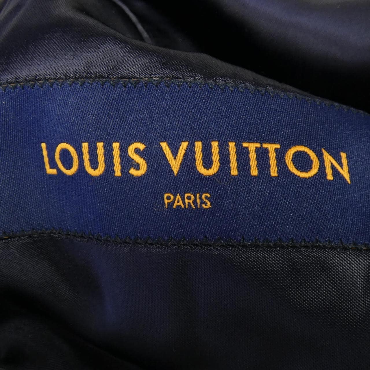 ルイヴィトン LOUIS VUITTON LVSEフラワーエンボスコート HMC40EVPQ コート