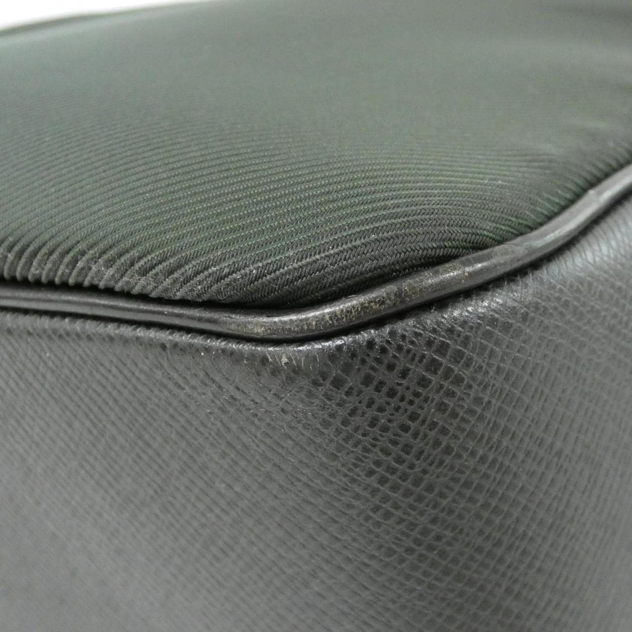 ルイヴィトン タイガ タイミール M30862 ショルダーバッグ