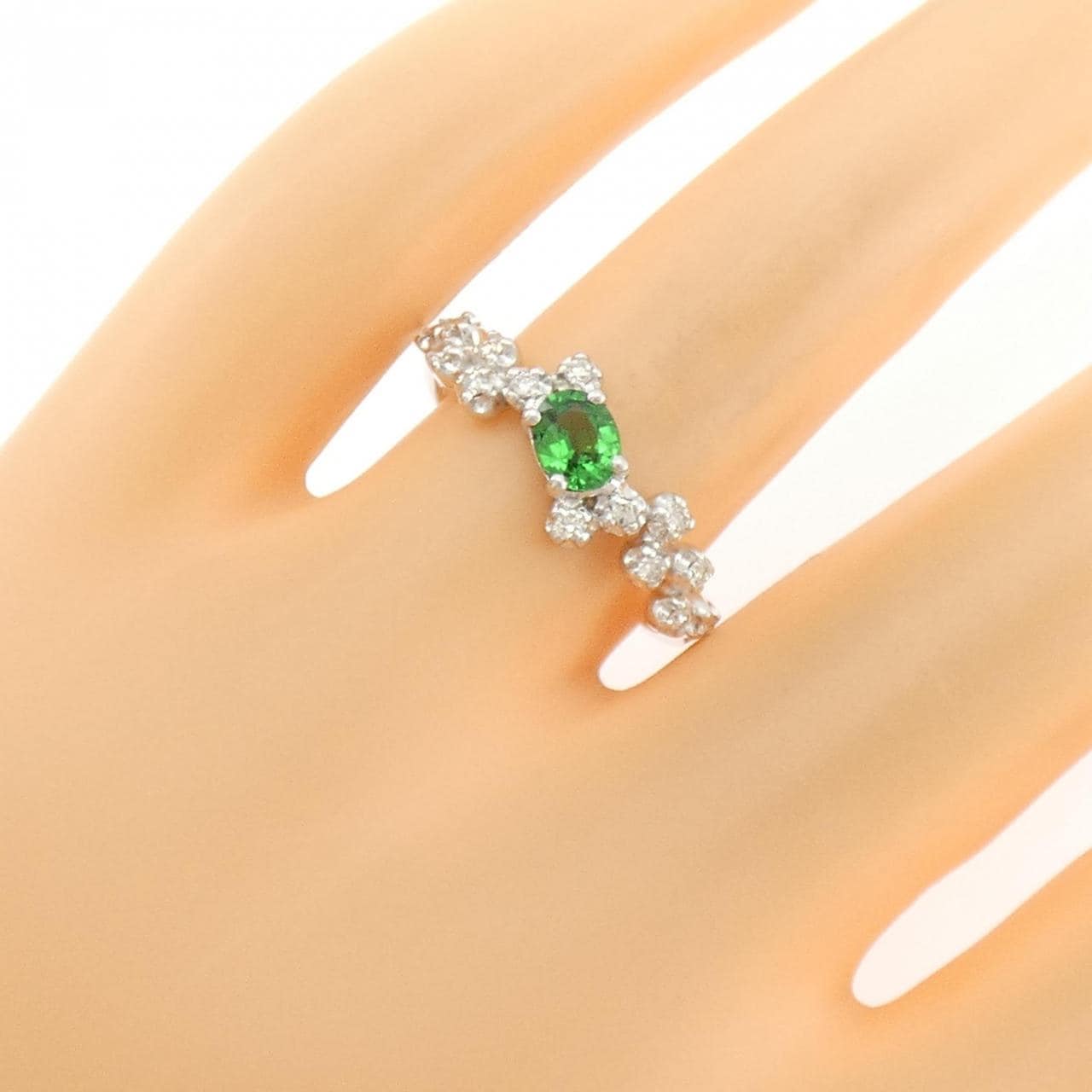 K18WG グリーンガーネット リング 0.37CT