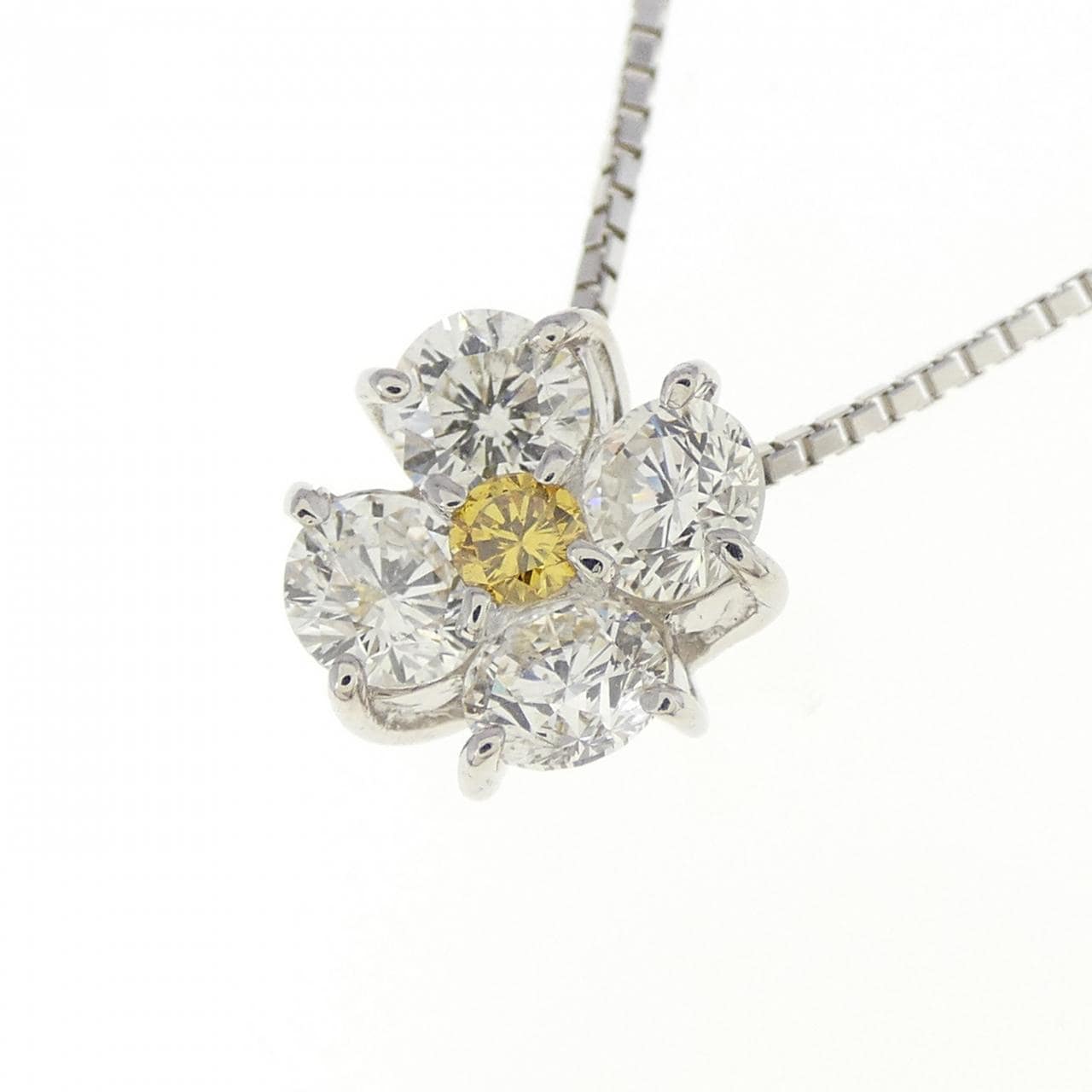 PT900/K18WG フラワー ダイヤモンド ネックレス 0.74CT