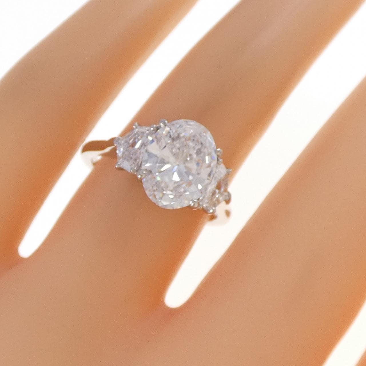 PT950 ダイヤモンド リング 2.064CT D VVS1 オーバルカット