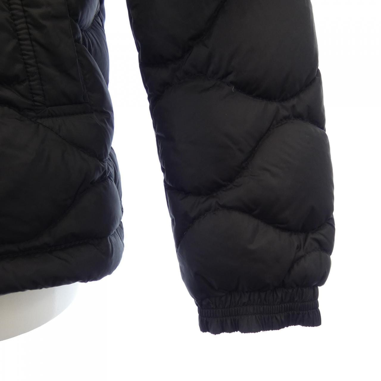 モンクレール MONCLER ダウンジャケット