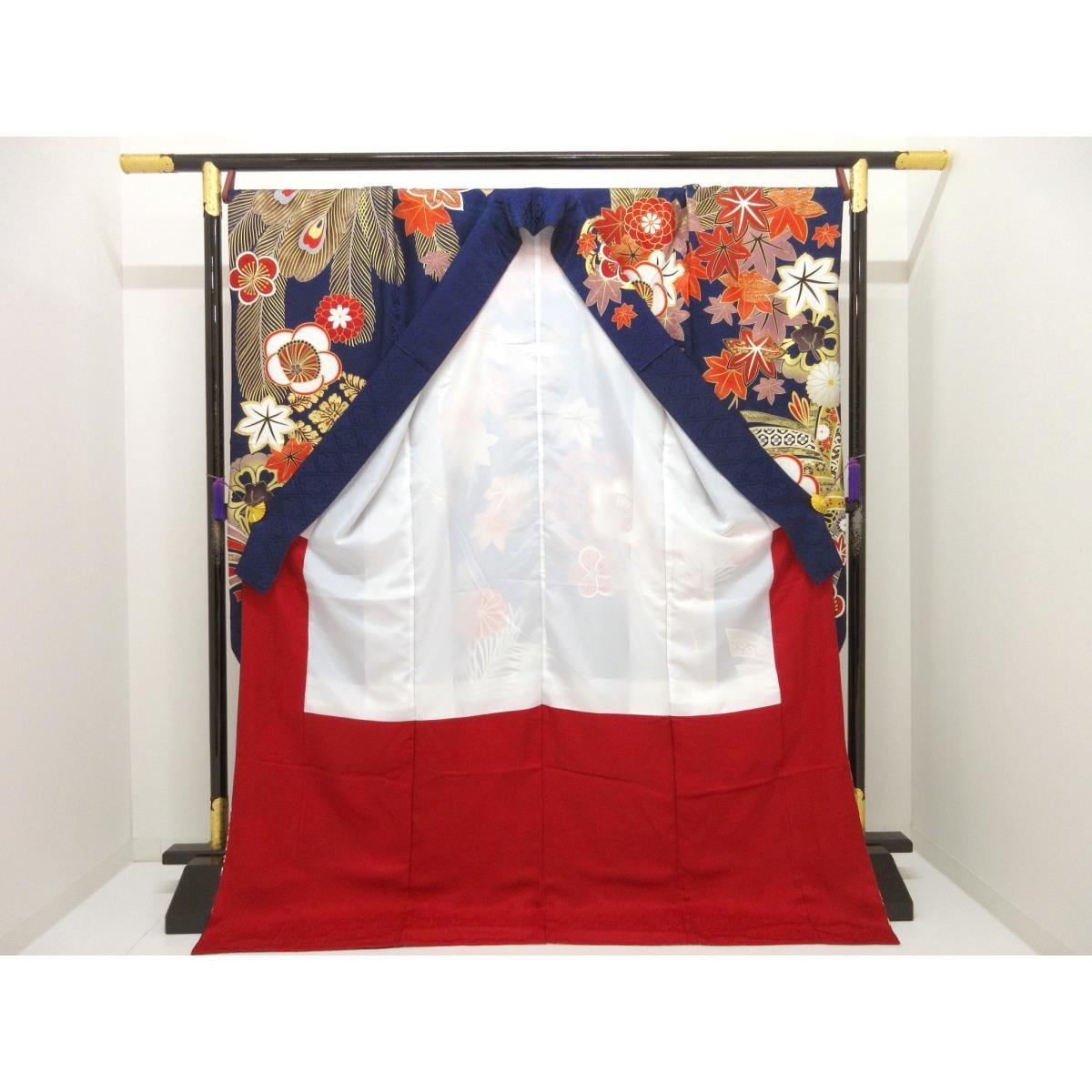 振袖　友禅金彩加工　刺繍入り