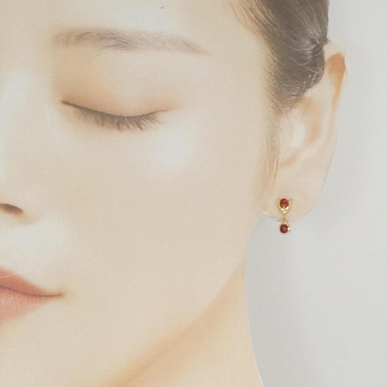 K18YG Garnet earrings