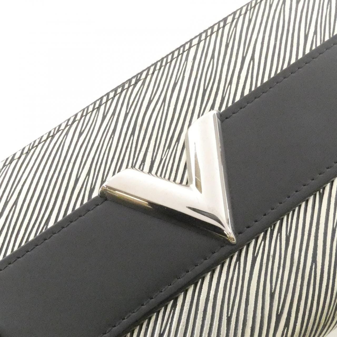 ルイヴィトン エピ プラティーヌ ジッピー ウォレット M62522 財布