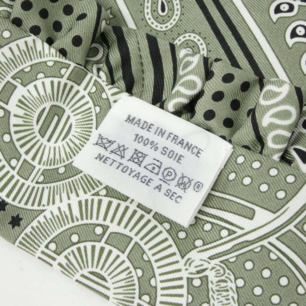 エルメス EPERON D'OR BANDANA ツイリー フリル 852978S スカーフ