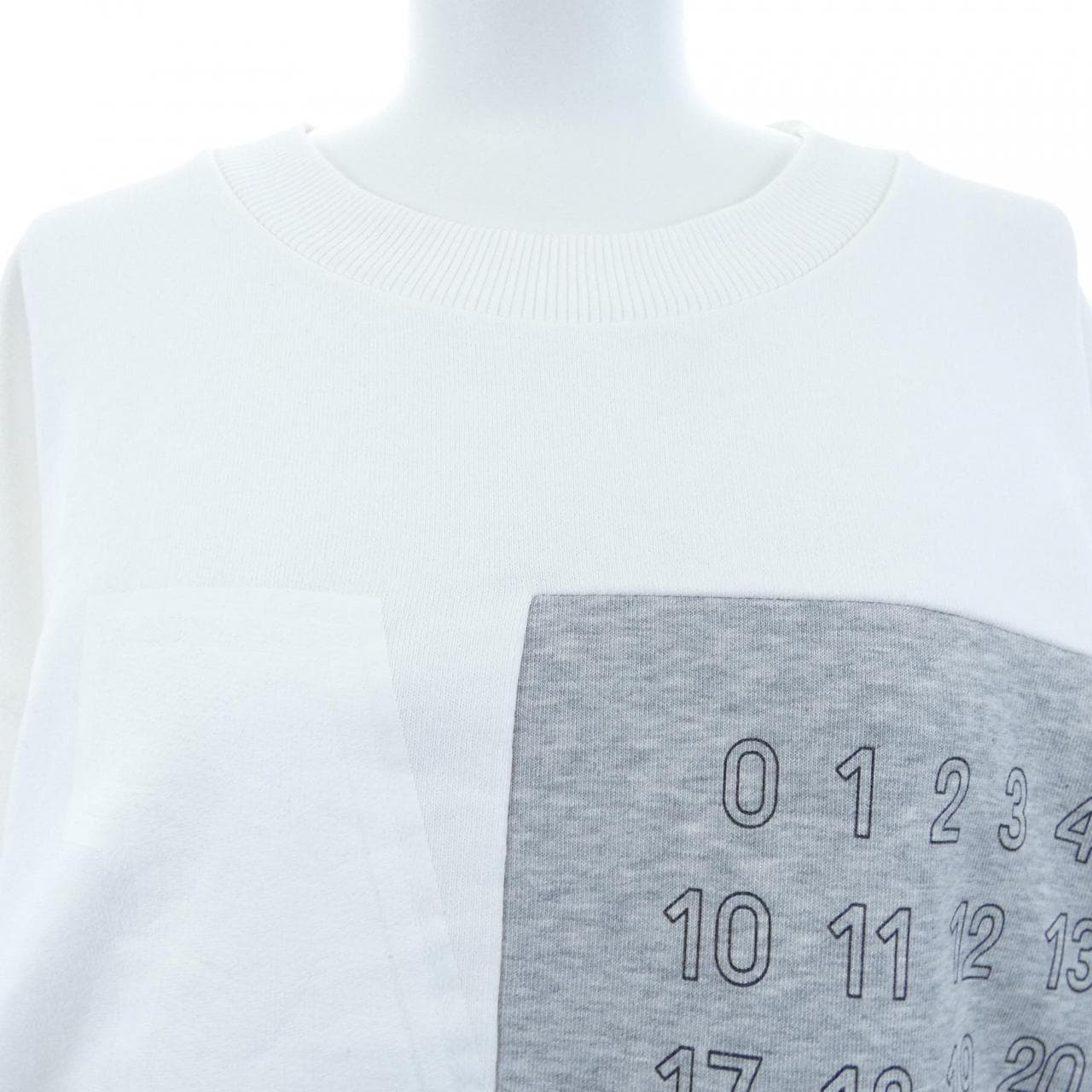 エムエムシックス MM6 SH0GU0029 UNISEX スウェット