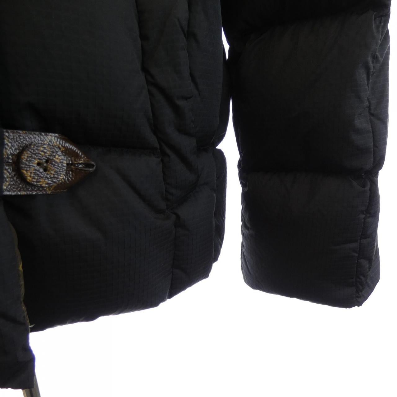 ルイヴィトン LOUIS VUITTON FLOW16E54 ダウンジャケット