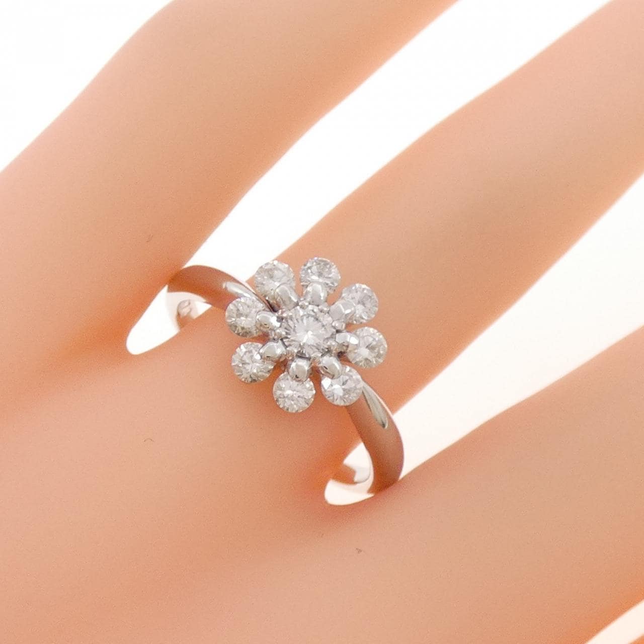 PT900花朵钻石戒指0.73克拉