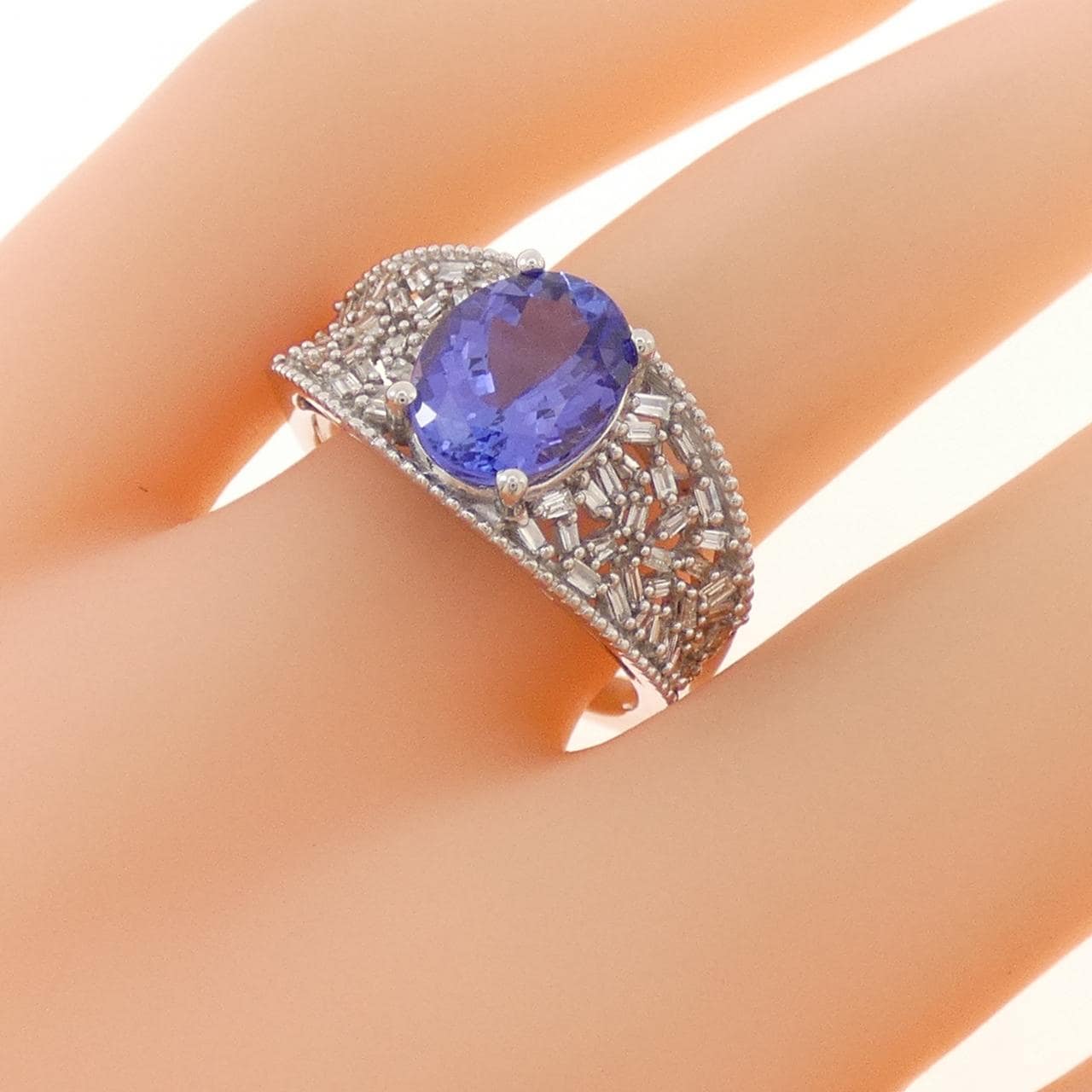 K18WG タンザナイト リング 2.00CT