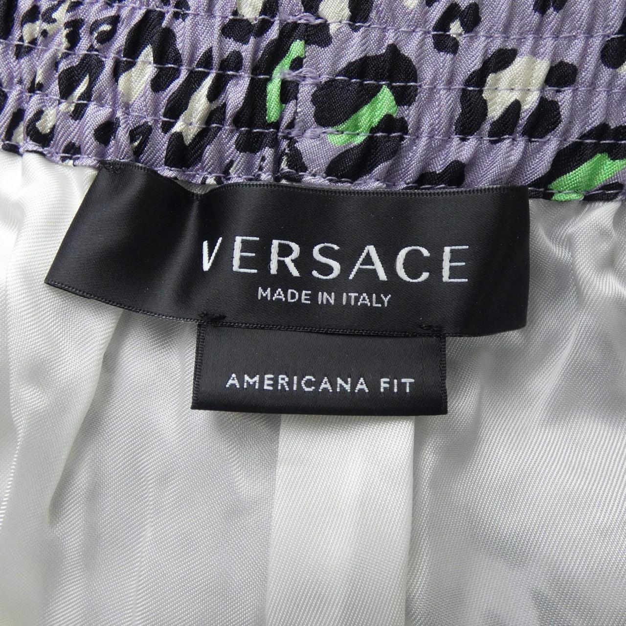 ヴェルサーチェ VERSACE A84097 ショートパンツ