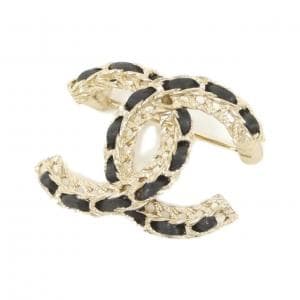 CHANEL brooch