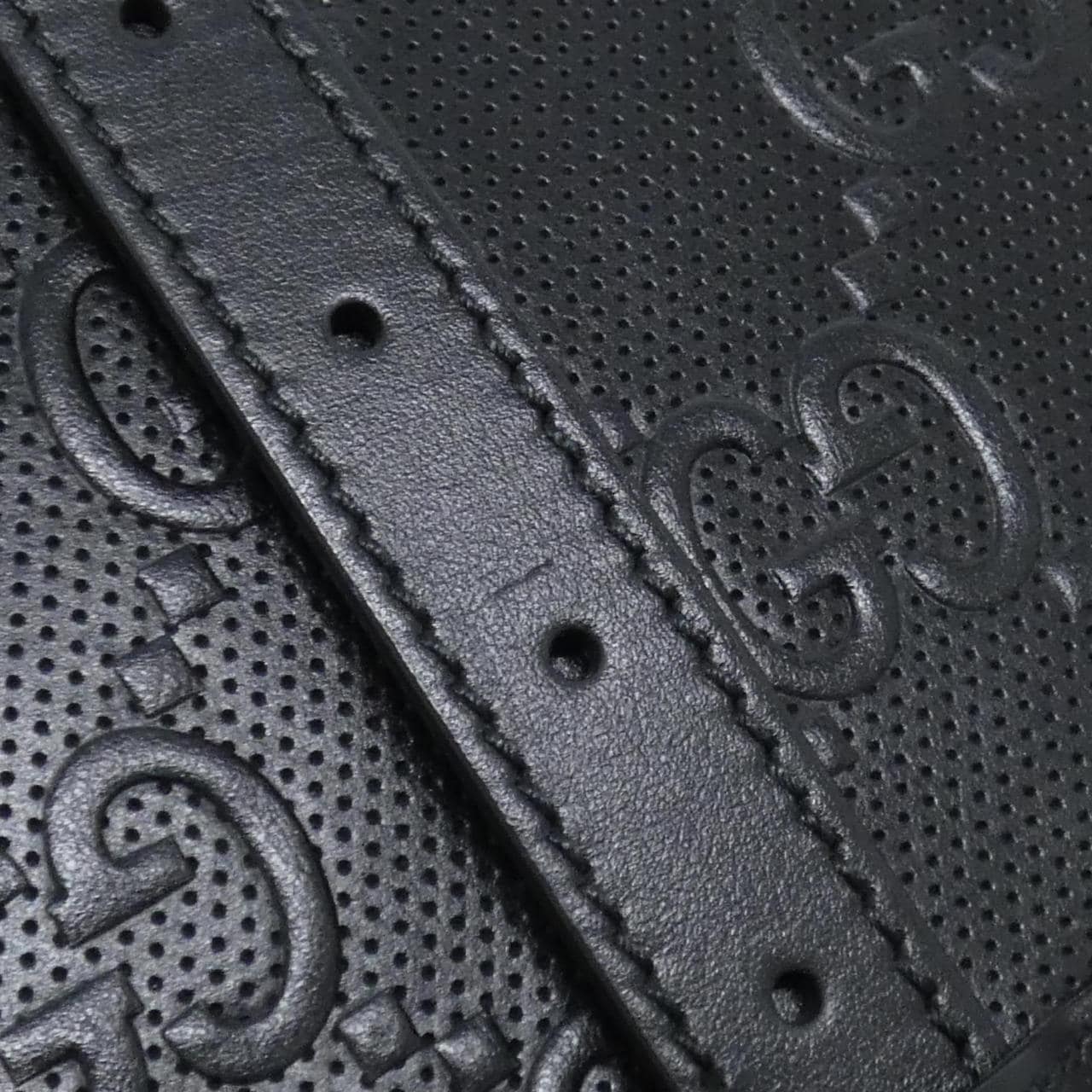 グッチ 700421 1W3AN バッグ