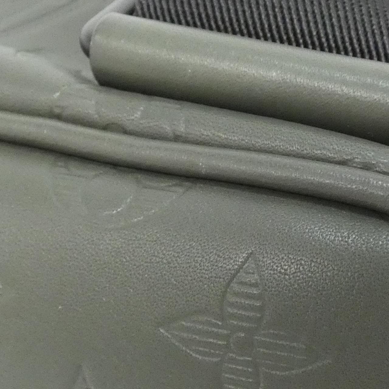 ルイヴィトン モノグラム シャドウ チョーク スリングバッグ M44634 ショルダーバッグ