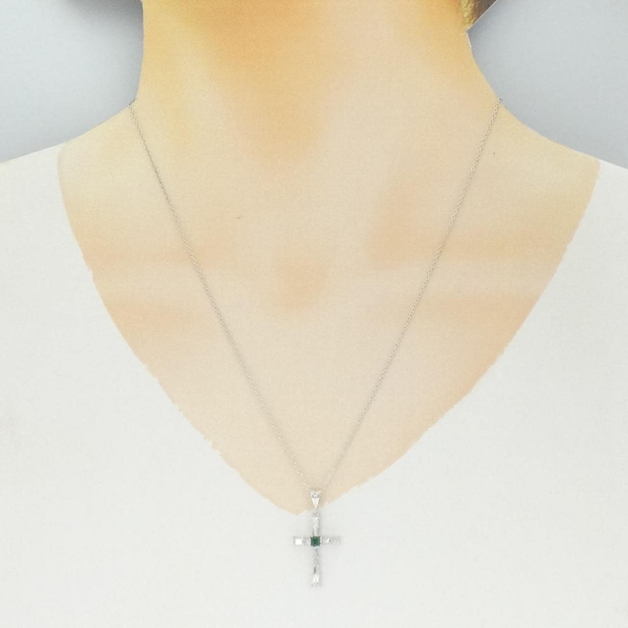 750WG/K18WG クロス エメラルド ネックレス