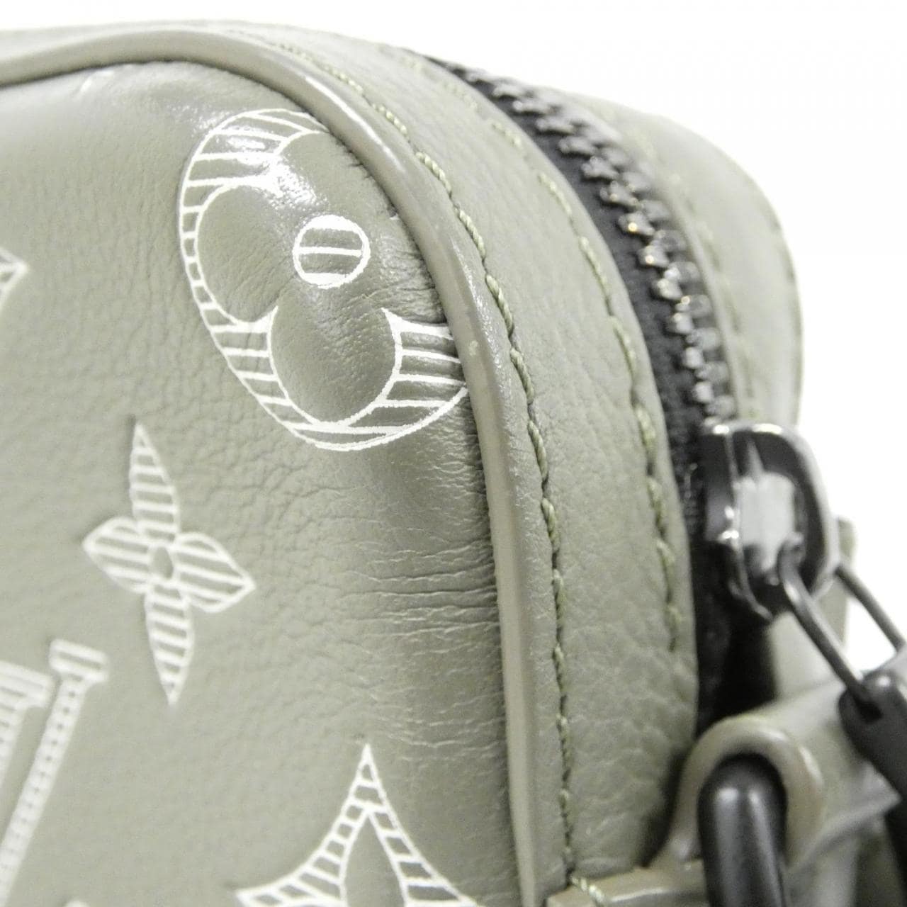 ルイヴィトン モノグラム シャドウ トリオ メッセンジャー M12490 バッグ