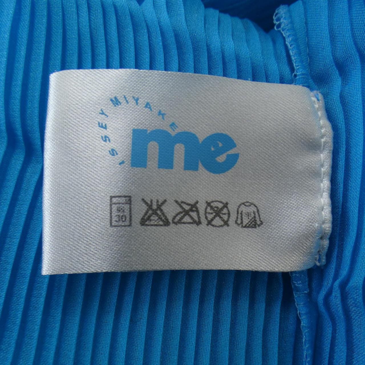 ミーイッセイミヤケ me ISSEY MIYAKE トップス