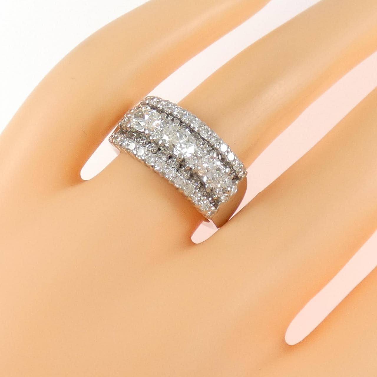 PT900钻石戒指，0.95克拉