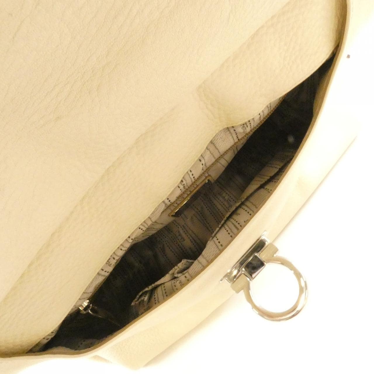 サルヴァトーレフェラガモ 21 D044 ショルダーバッグ