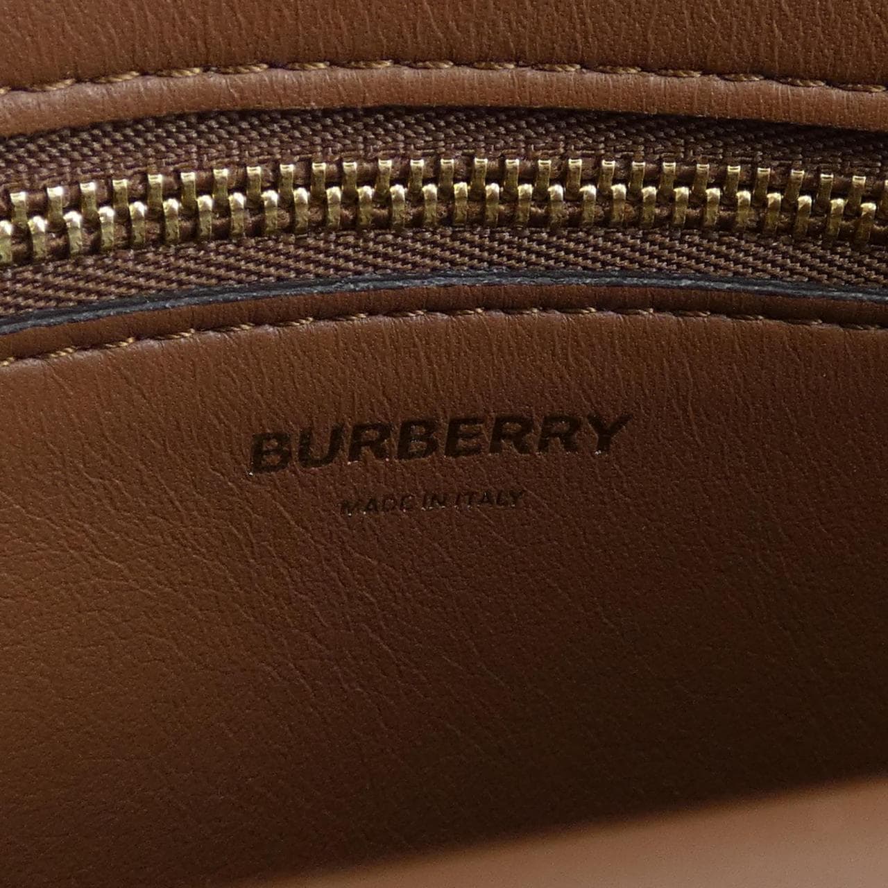 BURBERRY包