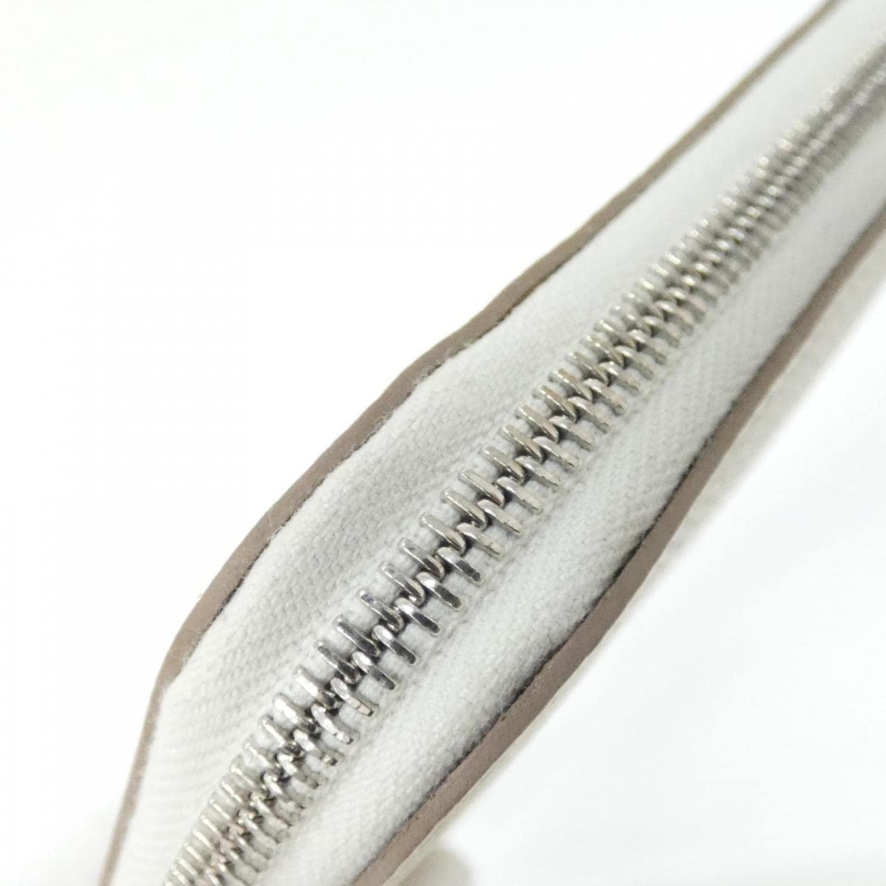 エルメス EX-LIBRIS シルク イン クラシック 070668CK 財布