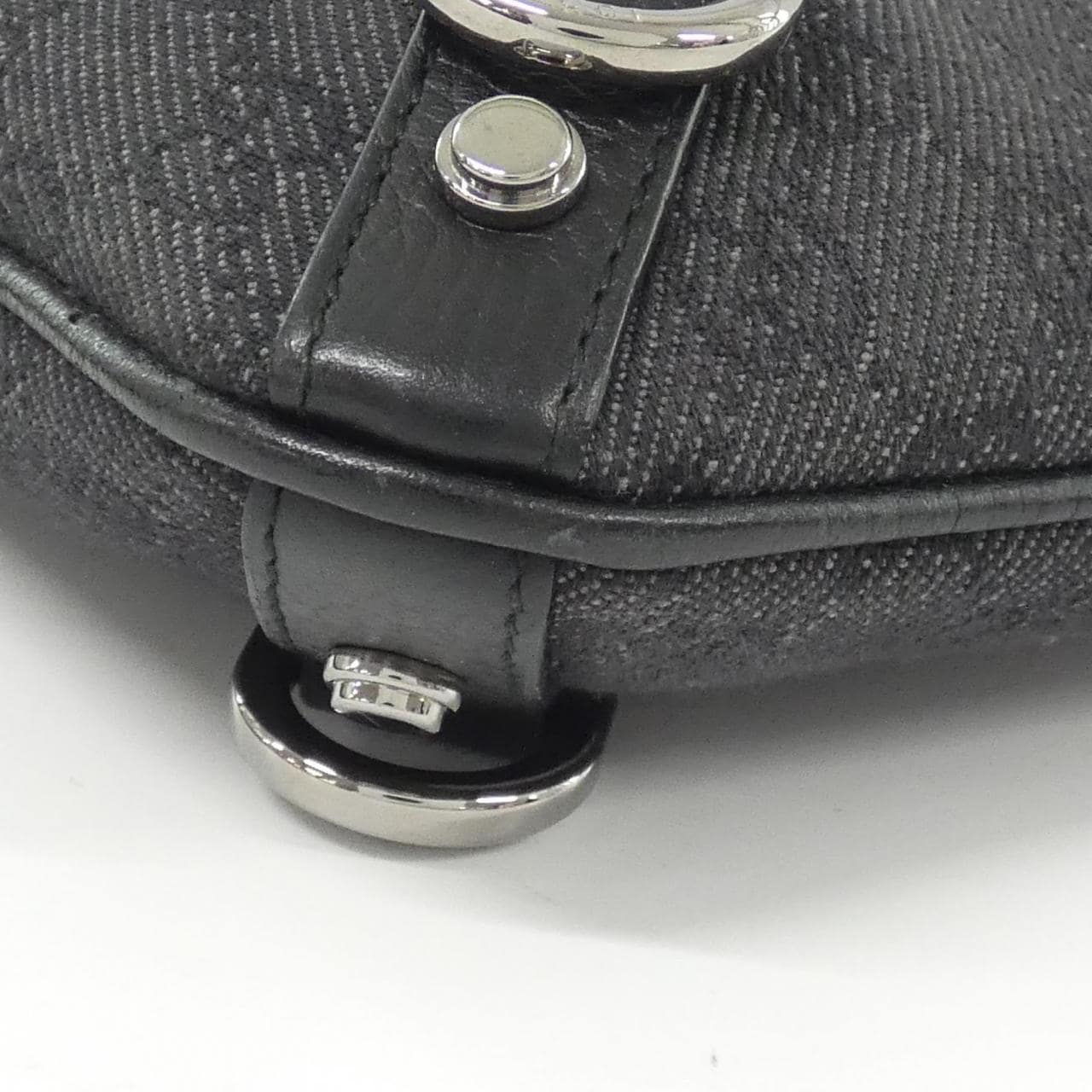 Gucci 268642肩背包